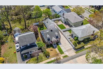 76 Davison Avenue, Lynbrook, NY 11563 - Photo 8