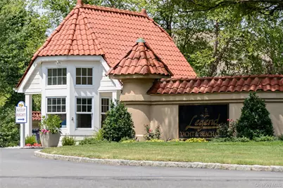 62 Pembroke Drive, Glen Cove, NY 11542 - Photo 32