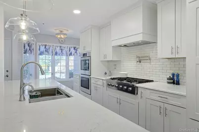 36 Oakcrest Lane, Hastings on Hudson, NY 10706 - Photo 2