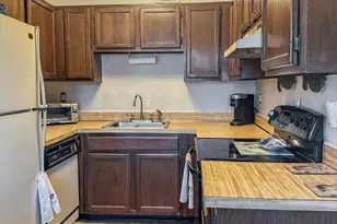 135 Fieldstone Ct, Middle Island, NY 11953 - Photo 6