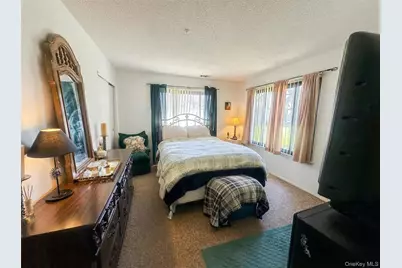 135 Fieldstone Court, Middle Island, NY 11953 - Photo 8