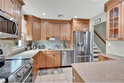 34 Hunter Place, Smithtown, NY 11787 - Photo 16