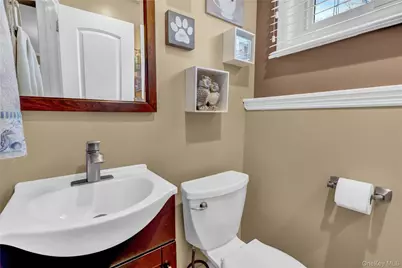 34 Hunter Place, Smithtown, NY 11787 - Photo 22