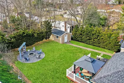 34 Hunter Place, Smithtown, NY 11787 - Photo 32