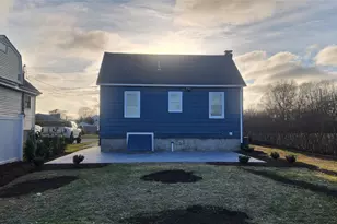 43 Abby Ln, Shirley, NY 11967 - Photo 6