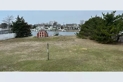 150 W Islip Road, West Islip, NY 11795 - Photo 4