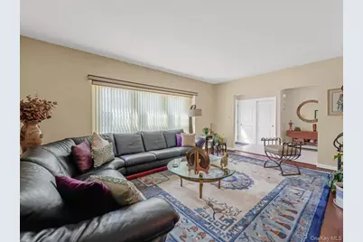 254 Meredith Lane, West Hempstead, NY 11552 - Photo 4