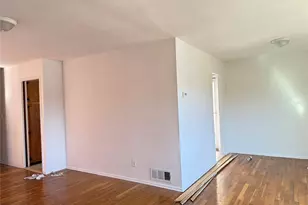 57-10 246th Pl, Little Neck, NY 11362 - Photo 4