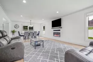 353 A Winthrop St, Westbury, NY 11590 - Photo 6