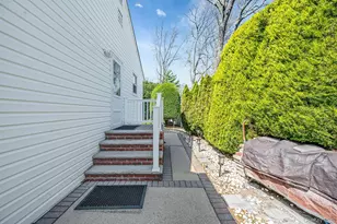 1672 Eyre Pl, North Bellmore, NY 11710 - Photo 6