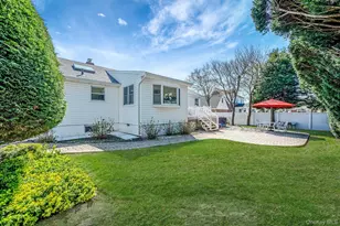 1672 Eyre Pl, North Bellmore, NY 11710 - Photo 10