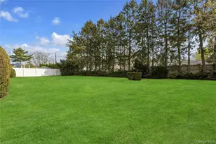 4 Carino Dr, Hicksville, NY 11801 - Photo 4