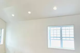 82-81 88th Pl, Glendale, NY 11385 - Photo 4