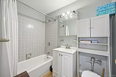 1910 Pelham Parkway S #4E, Bronx, NY 10461 - Photo 4