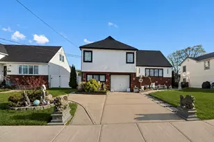13 Noon Pl, Freeport, NY 11520 - Photo 2