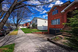 246-12 Cambria, Little Neck, NY 11362 - Photo 4