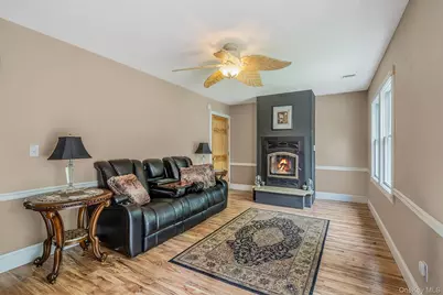 14 Belvoir Court, Ridge, NY 11788 - Photo 4