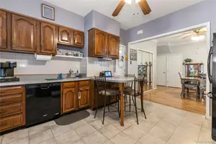 75-20 60th Pl, Glendale, NY 11385 - Photo 2