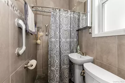 7520 60th Place, Glendale, NY 11385 - Photo 18