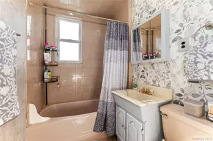 75-20 60th Pl, Glendale, NY 11385 - Photo 14