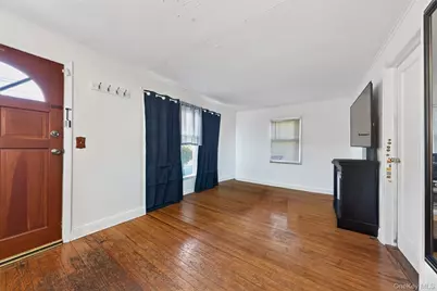 266 Neptune Avenue, West Babylon, NY 11704 - Photo 4