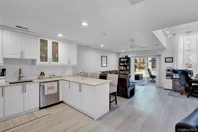 39 Quail Court, Manorville, NY 11949 - Photo 4