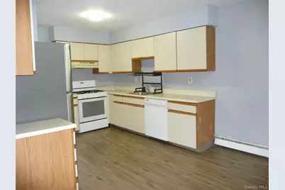 39 Cedar Court, Middletown, NY 10940 - Photo 2