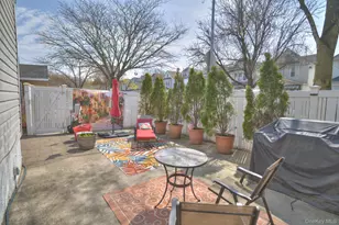 80-21 62nd St, Glendale, NY 11385 - Photo 4