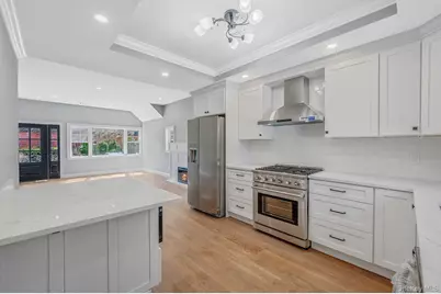 130 Hollywood Drive, Oakdale, NY 11769 - Photo 12
