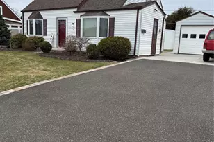 34 Quarry Ln, Levittown, NY 11756 - Photo 2