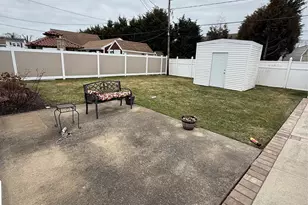 34 Quarry Ln, Levittown, NY 11756 - Photo 4