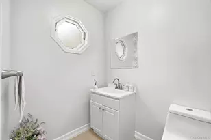 1004 Kensington Way, Mount Kisco, NY 10549 - Photo 4