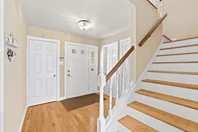 1004 Kensington Way, Mount Kisco, NY 10549 - Photo 2