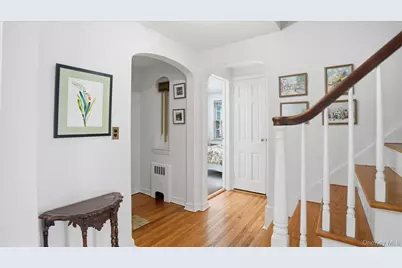 6 Derby Road, Port Washington, NY 11050 - Photo 2