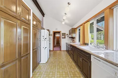 334 Edgewood Avenue, Smithtown, NY 11787 - Photo 12
