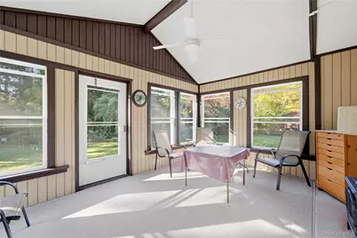 334 Edgewood Avenue, Smithtown, NY 11787 - Photo 20