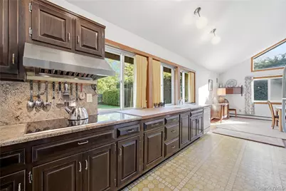 334 Edgewood Avenue, Smithtown, NY 11787 - Photo 10