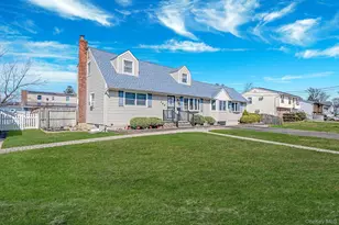 260 28th St, Copiague, NY 11726 - Photo 2