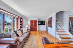 398 33rd St, Lindenhurst, NY 11757 - Photo 14