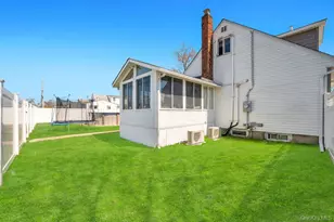 398 33rd St, Lindenhurst, NY 11757 - Photo 10