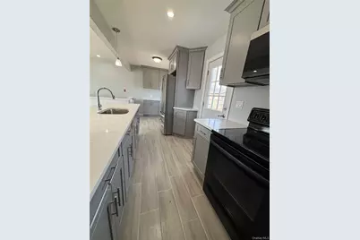 21 Pinetop Drive, Central Islip, NY 11722 - Photo 8