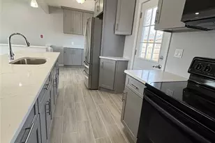 21 Pinetop Dr, Central Islip, NY 11722 - Photo 8