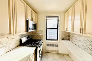 141-05 Pershing Crescent, Briarwood, NY 11435 - Photo 8