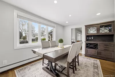 644 N Clinton Avenue, Lindenhurst, NY 11757 - Photo 18
