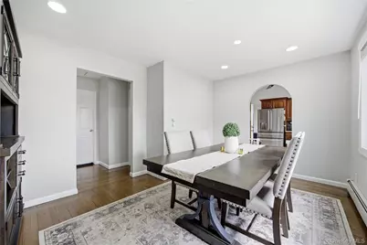 644 N Clinton Avenue, Lindenhurst, NY 11757 - Photo 16