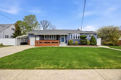 644 N Clinton Avenue, Lindenhurst, NY 11757 - Photo 1