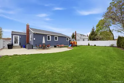 644 N Clinton Avenue, Lindenhurst, NY 11757 - Photo 26
