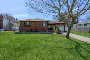 40 Bartley Ln, West Sayville, NY 11796 - Photo 2