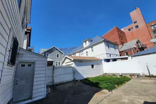 88-17 173rd St, Jamaica, NY 11432 - Photo 16