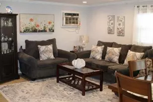 395 N Putnam Ave, Lindenhurst, NY 11757 - Photo 10